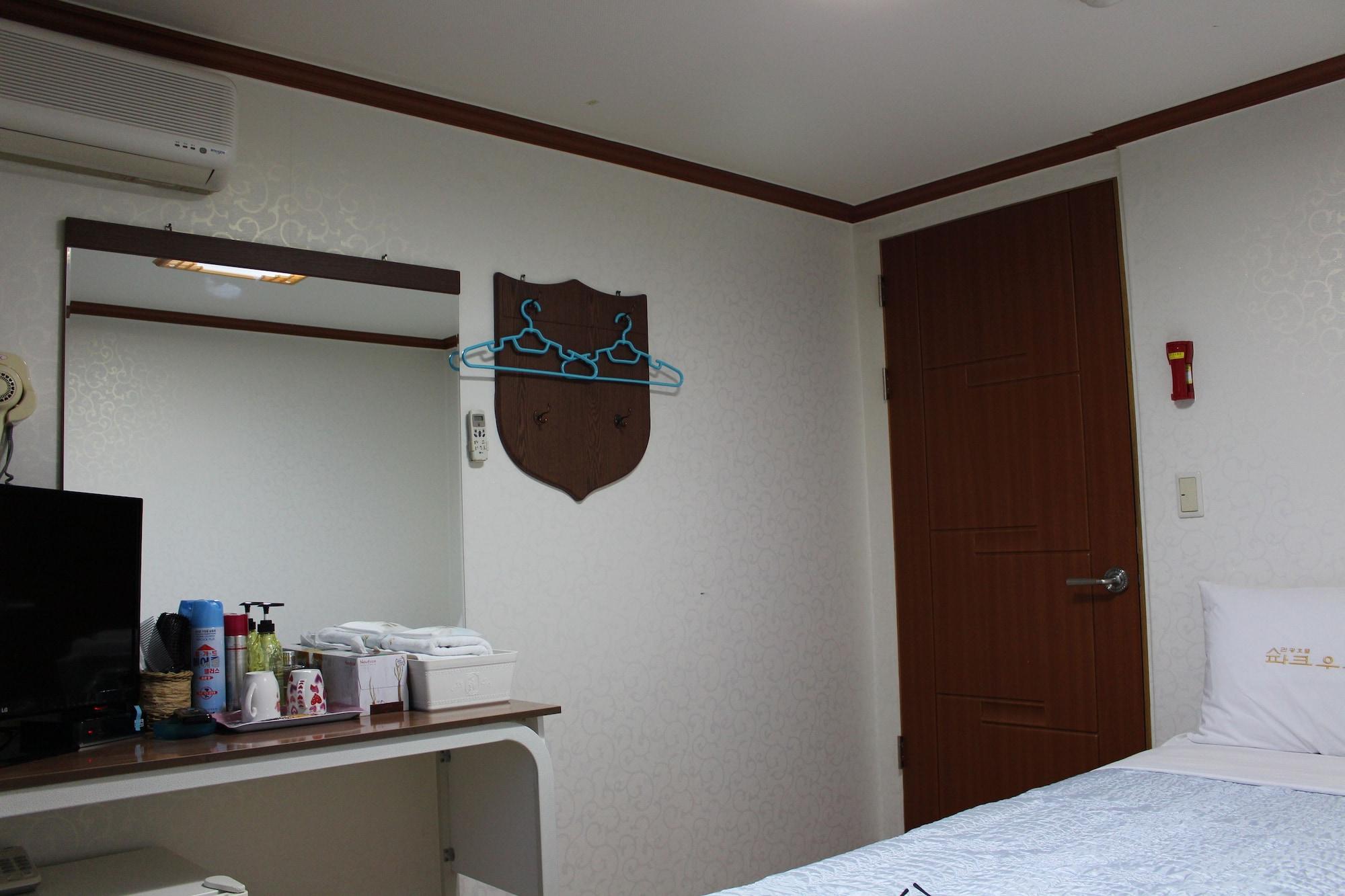 Hotel Parkwood Incheon Airport Экстерьер фото